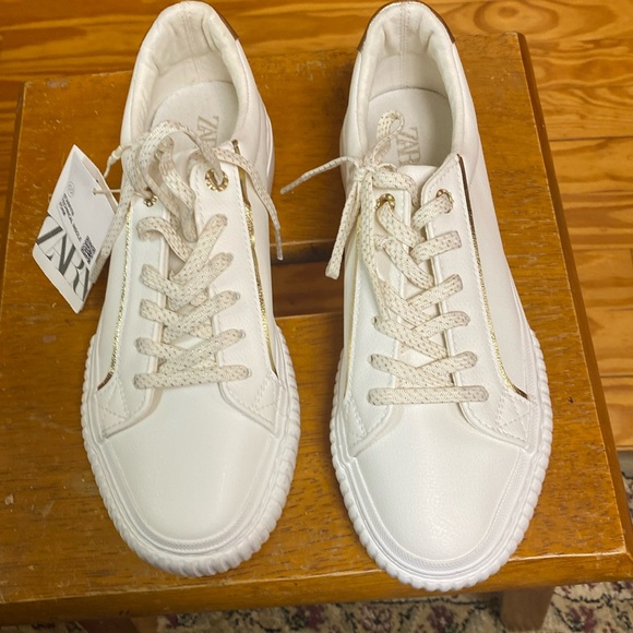 Zara Awesome snickers white color and gold stripes - Picture 2 of 4